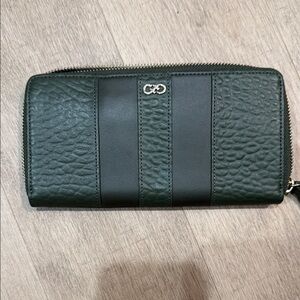 Green Textured Zip Wallet